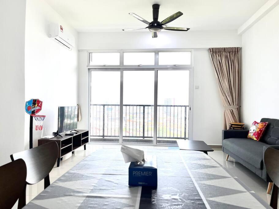 Urban Home-Swimming Pool-City Center Malacca Esterno foto