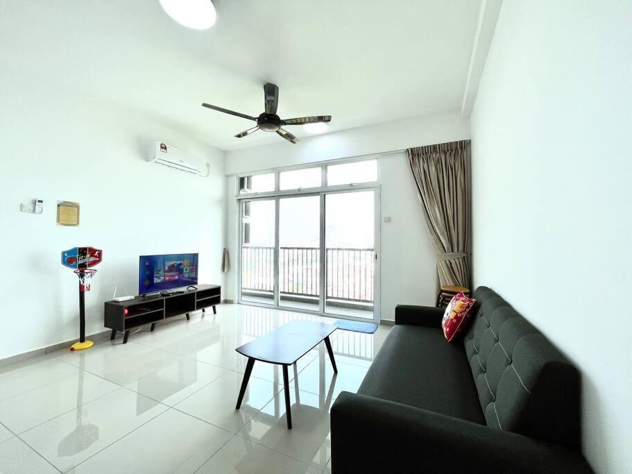 Urban Home-Swimming Pool-City Center Malacca Esterno foto