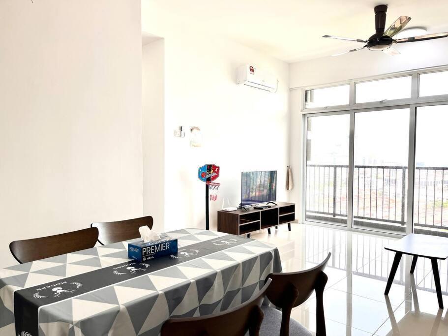 Urban Home-Swimming Pool-City Center Malacca Esterno foto