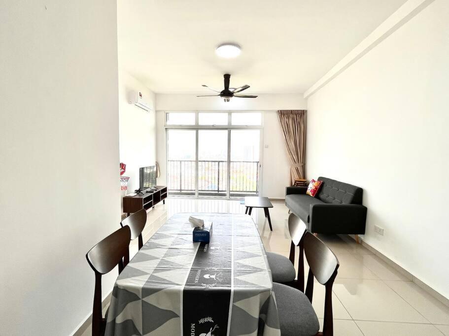 Urban Home-Swimming Pool-City Center Malacca Esterno foto