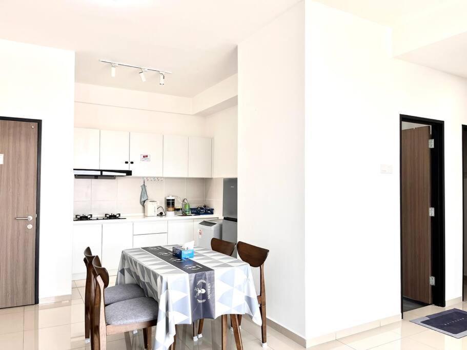 Urban Home-Swimming Pool-City Center Malacca Esterno foto