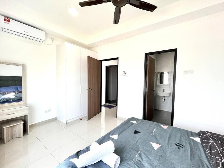 Urban Home-Swimming Pool-City Center Malacca Esterno foto