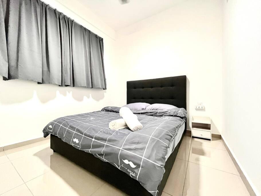 Urban Home-Swimming Pool-City Center Malacca Esterno foto