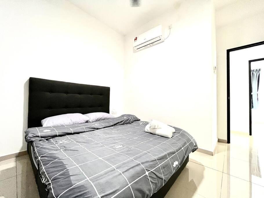 Urban Home-Swimming Pool-City Center Malacca Esterno foto
