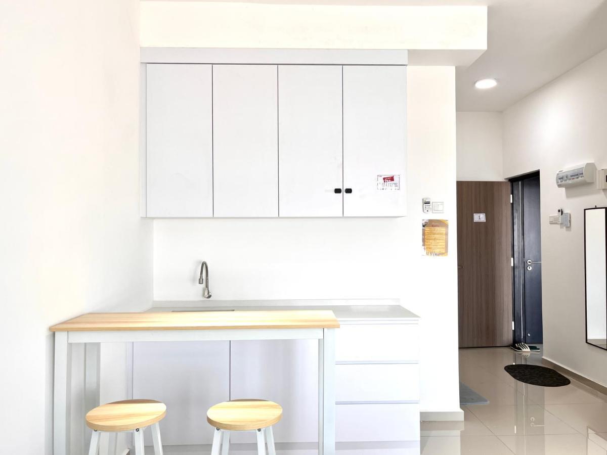 Urban Home-Swimming Pool-City Center Malacca Esterno foto