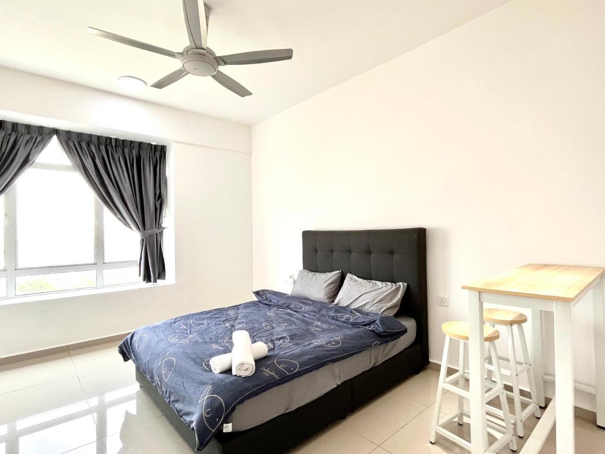 Urban Home-Swimming Pool-City Center Malacca Esterno foto